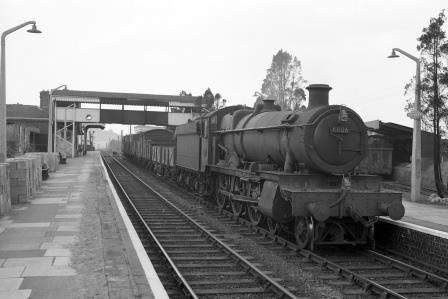 BR(W) Grange class 6806 'Blackwell Grange' at Ledbury Station, Herefordshire with a Freight to Worcester on Thursday 29 Aug 1963 - D. Esau [157191]