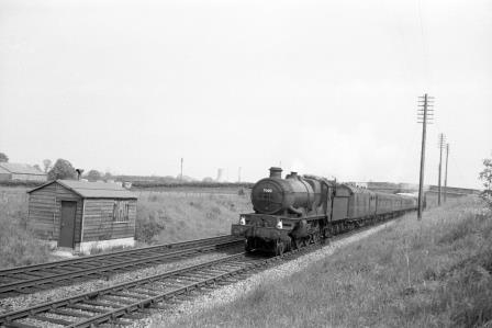 BR(W) Castle class 7000 'Viscount Portal' near Purton, Gloucestershire with a down Express service on Saturday 20 May 1961 - D. Esau [157269]
