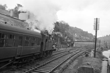 BR(W) 1400 class 1409 at Brimscombe, Gloucestershire with a Local for Chalford on Saturday 19 May 1962 - D. Esau [157273]