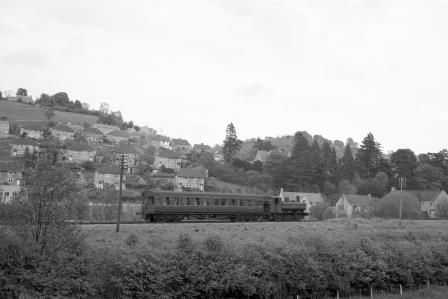 BR(W) 6400 class 6437 at Brimscombe Bridge Halt, Gloucestershire with a Local for Gloucester on Saturday 19 May 1962 - D. Esau [157293]