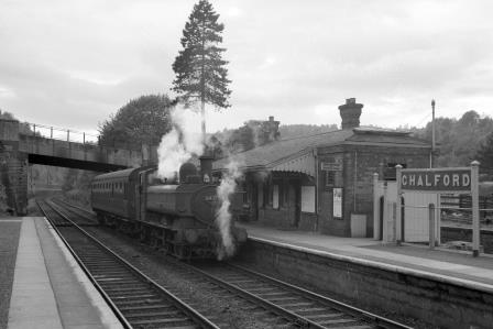 BR(W) 6400 class 6437 at Chalford Station, Gloucestershire with a Local from Gloucester on Saturday 19 May 1962 - D. Esau [157297]