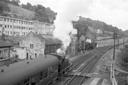 BR(W) 1400 class 1453 at Brimscombe Bridge Halt, Gloucestershire with a Local for Chalford on Monday 26 Aug 1963 - D. Esau [157322]