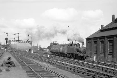 BR(W) 1400 class 1472 at Gloucester shed, Gloucestershire with a Local for Chalford on Wednesday 28 Aug 1963 - D. Esau [157327]