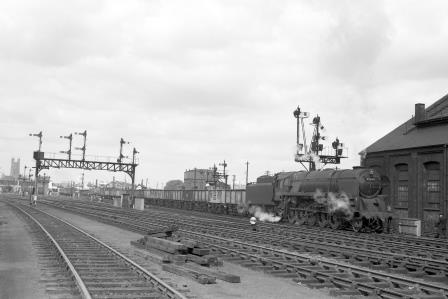BR 9F class 92249 at Gloucester shed, Gloucestershire with a Freight on Wednesday 28 Aug 1963 - D. Esau [157331]