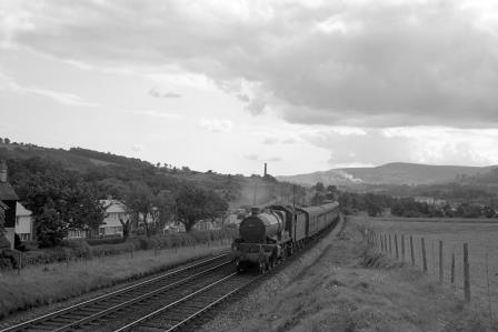 BR(W) Castle class 4080 'Powderham Castle' near Llanvihangel, Monmouth with a Northbound Express on Saturday 08 Apr 1961 - D. Esau [157355]