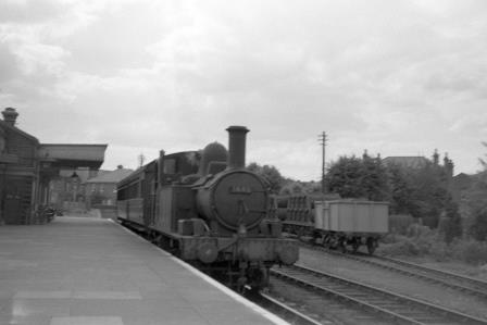 BR(W) 1400 class 1448 at Marlow, Buckinghamshire with a service to Bourne End circa 1961 - D. Esau [157371]