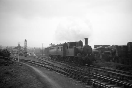 BR(W) 1400 class 1474 at Marlow, Buckinghamshire with a service to Bourne End on Saturday 21 Jan 1961 - D. Esau [157375]