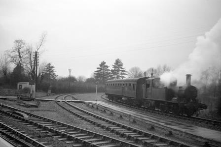 BR(W) 1400 class 1474 at Bourne End, Buckinghamshire with a service from Marlow on Saturday 21 Jan 1961 - D. Esau [157376]