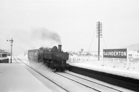BR(W) 6400 class 6403 at Saunderton Station, Buckinghamshire with a Local for High Wycombe on Monday 01 Jan 1962 - D. Esau [157405]
