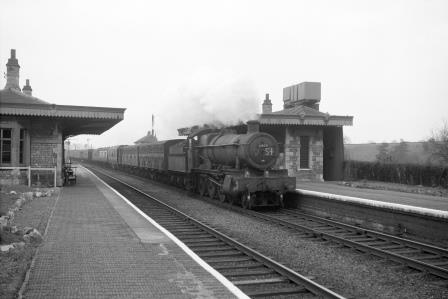 BR(W) Grange class 6803 'Bucklebury Grange' at Aynho Station, Northamptonshire with a Parcels From Banbury on Saturday 25 Mar 1961 - D. Esau [157469]