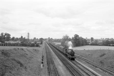 BR(W) Hall class 5955 'Garth Hall' at Kidlington, Oxfordshire with a Southbound through service on Saturday 18 Aug 1962 - D. Esau [157481]