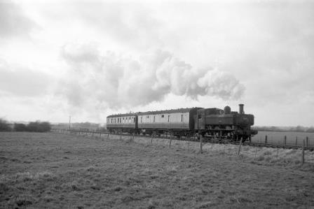 BR(W) 7400 class 7412 near Brize Norton and Bampton, Oxfordshire with a service to Oxford on Saturday 11 Feb 1961 - D. Esau [157502]