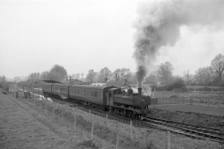 BR(W) 7400 class 7445 at Carterton, Oxfordshire with a service to Oxford on Thursday 06 Apr 1961 - D. Esau [157507]