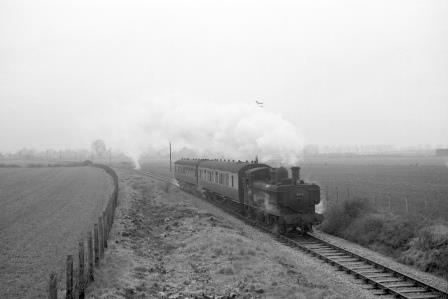 BR(W) 7400 class 7412 at Fairford, Gloucestershire with a service to Oxford on Thursday 06 Apr 1961 - D. Esau [157509]