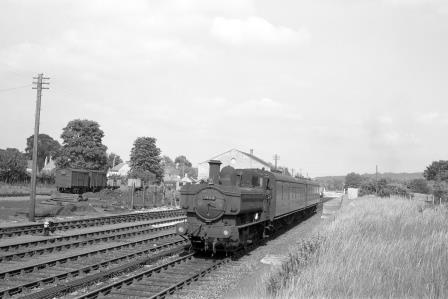 BR(W) 7400 class 7404 at Eynsham, Gloucestershire with a service to Fairford on Wednesday 13 Jun 1962 - D. Esau [157515]