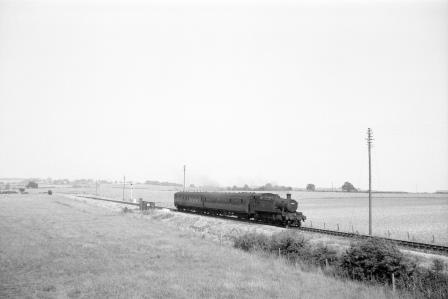 BR(W) 5151 class 5182 at Kingham, Oxfordshire with a service from Banbury on Saturday 24 Jun 1961 - D. Esau [157524]