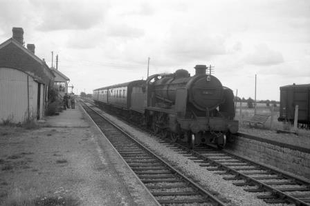 BR(S) U class 31808 at Foss Cross Station, Gloucestershire with a service to Cheltenham on Saturday 30 Jul 1960 - D. Esau [157535]