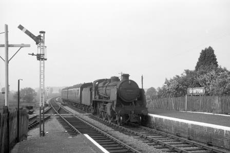 BR(S) U class 31626 at Grafton Station, Worcestershire with a service to Andover Junction on Saturday 20 May 1961 - D. Esau [157548]