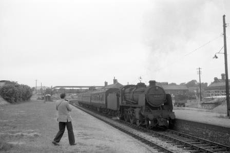 BR(S) U class 31626 at Ludgershall Station, Wiltshire with a service to Andover Junction on Saturday 17 Jun 1961 - D. Esau [157556]