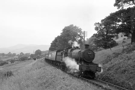 BR(W) Manor class 7827 'Lydham Manor' between Aberystwyth and Shrewsbury, Dyfed circa 1960 - D. Esau [157663]