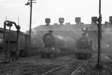 BR(W) 6100 class 6105 & BR(W) 4700 class 4702 & BR(W) 7200 class 7209 at Southall Shed, Greater London circa 1962 - D. Esau [157754]