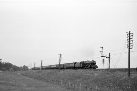 BR(M) Jubilee class 45653 'Barham' near Leighton Buzzard, Bedfordshire with a Northbound service circa 1962 - D. Esau [157800]