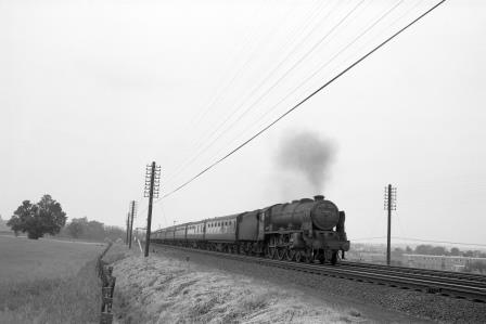 BR(M) Royal Scot class 46165 'The Ranger (12th London Regiment)' near Leighton Buzzard, Bedfordshire with a Northbound service circa 1962 - D. Esau [157801]