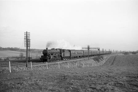 BR(M) Jubilee class 45622 'Nyasaland' near Luton, Bedfordshire with a down Express service on Saturday 04 Feb 1961 - D. Esau [157860]