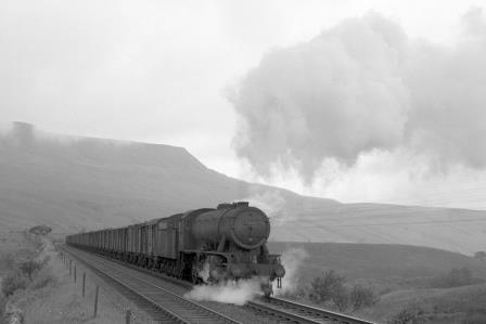 BR WD class 90314 at Ais Gill Summit, Cumbria with a Southbound Freight on Thursday 03 Aug 1961 - D. Esau [157866]