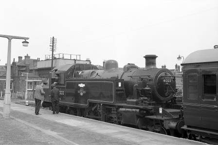 BR(M) 2MT class 41222 at Leighton Buzzard Station, Bedfordshire with a Leighton Buzzard - Dunstable service on Saturday 30 Jun 1962 - D. Esau [157910]