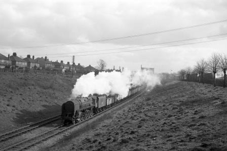 BR(M) 9F class near Rugby, Warwickshire with a Northbound Mineral service on Saturday 19 Jun 1965 - D. Esau [157942]