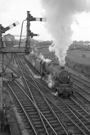 BR(M) 5MT class 45297 at Chester, Cheshire with a Mineral in the 1960s - D. Esau [158083]