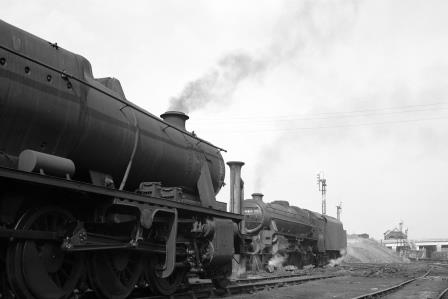 BR(M) 8F class & BR(M) 5MT class 44809 in the 1960s - D. Esau [158140]