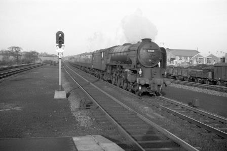 BR(E) A1 class 60125 'Scottish Union' at Potters Bar, Hertfordshire with an up Express service in 1960 - D. Esau [158179]