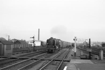 BR(E) A1 class 60141 'Abbotsford' at Wood Green, Greater London with a down Express service on Thursday 07 Sep 1961 - D. Esau [158200]
