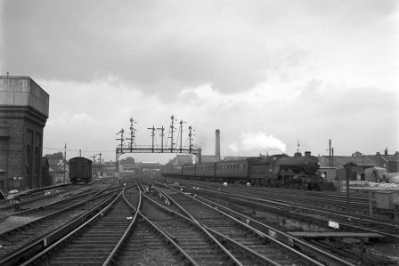 BR(S) Brighton Atlantic class 32426 'St. Alban's Head' at East Croydon, Greater London circa 1953 - C.A.K. Saunders [159110]