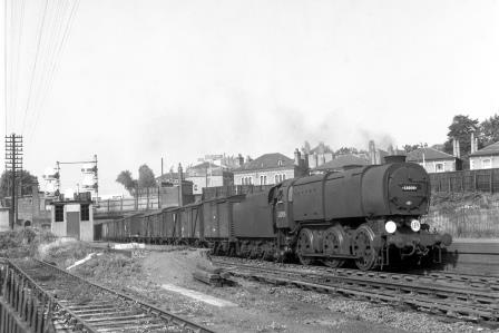 BR(S) Q1 class 33006 at Junction Road Station, Greater London with an Eastbound Goods on Monday 20 Jul 1959 - J.H.W. Kent [200288]