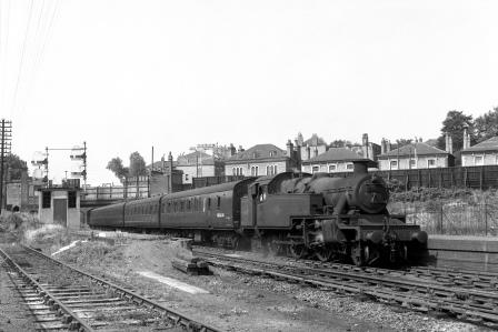BR(M) 3P class 40119 at Junction Road Station, Greater London with an Eastbound Passenger on Monday 20 Jul 1959 - J.H.W. Kent [200291]