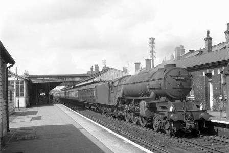 BR(E) A2 class 60506 'Wolf of Badenoch' at Grantham Station, Lincolnshire with a Southbound Passenger on Sunday 28 Aug 1960 - J.H.W. Kent [200534]