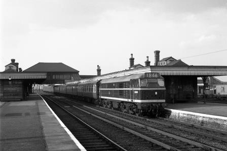 BR Class 30 D5674 at Hornsey Station, Greater London with a Cambridge - London (King's Cross) service on Saturday 18 Mar 1961 - J.H.W. Kent [200604]