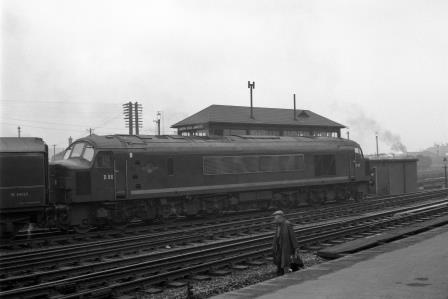 BR Class 45 D86 at Derby Midland Station, Derbyshire with a Southbound Passenger on Easter Saturday 01 Apr 1961 - J.H.W. Kent [200635]