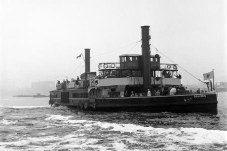 'PS Squires' at Woolwich ferry, Greater London on Saturday 23 Sep 1961 - J.H.W. Kent [200774]