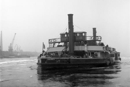 'PS Squires' at Woolwich ferry, Greater London on Saturday 23 Sep 1961 - J.H.W. Kent [200775]