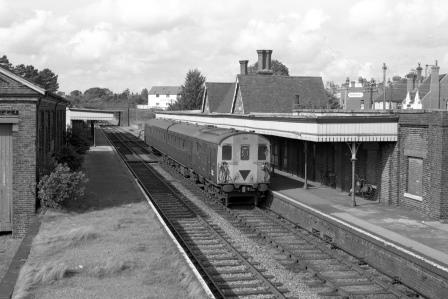 BR(S) Class 204 1119 at Hailsham Station, East Sussex with the 3.49pm to Eastbourne on Thursday 05 Sep 1968 - J. Scrace [233055]
