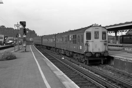 BR(S) Class 206 1206 at Guildford Station, Surrey with the 2.24pm Reading - Tonbridge service on Friday 04 Oct 1968 - J. Scrace [233127]
