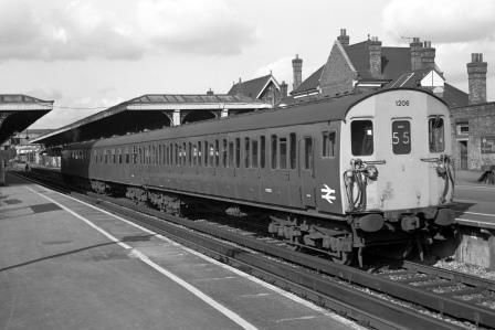 BR(S) Class 206 1206 at Guildford Station, Surrey with the 1.24pm Reading - Tonbridge service on Monday 14 Oct 1968 - J. Scrace [233128]