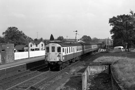 BR(S) Class 202 1019 at Etchingham Station, East Sussex with the 3.43pm Hastings - Charing Cross service on Saturday 06 Sep 1969 - J. Scrace [233196]