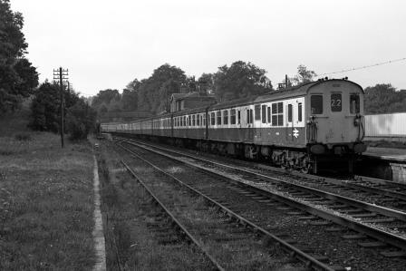 BR(S) Class 203 1032 at Wadhurst, East Sussex with the 3.40pm Charing Cross - Hastings service on Saturday 06 Sep 1969 - J. Scrace [233199]