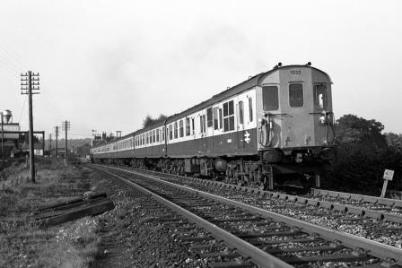 BR(S) Class 203 1033 at Robertsbridge, Kent with the 4.20pm Charing Cross - Hastings service on Friday 05 Sep 1969 - J. Scrace [233200]