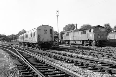 BR(S) Class 205 1121 & BR(W) Class Western D1036 'Western Emperor' at Fareham, Hampshire with the 5.37pm Eastleigh - Portsmouth & Southsea service on Wednesday 22 Jul 1970 - J. Scrace [233210]